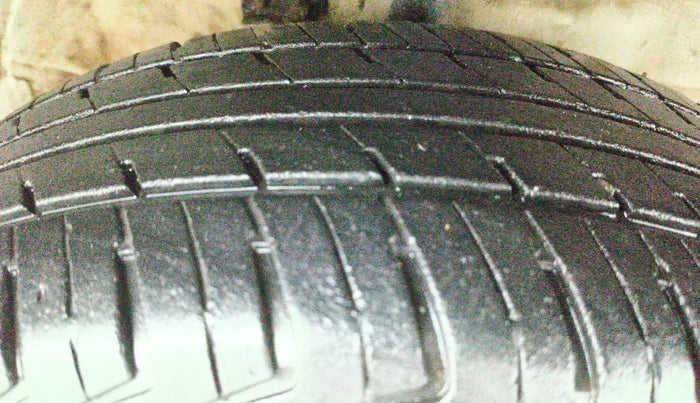2013 Maruti Wagon R 1.0 VXI, Petrol, Manual, 50,763 km, Right Front Tyre Tread