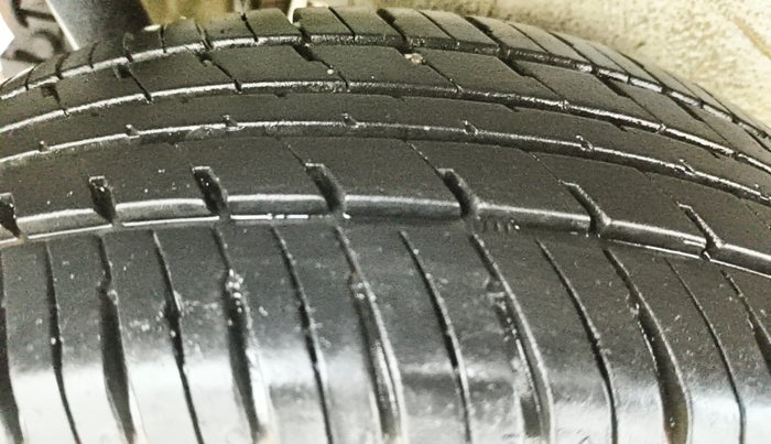 2013 Maruti Wagon R 1.0 VXI, Petrol, Manual, 50,763 km, Right Rear Tyre Tread