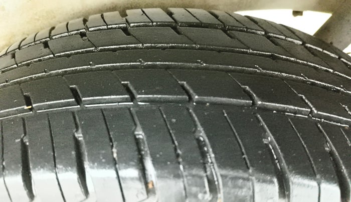 2013 Maruti Wagon R 1.0 VXI, Petrol, Manual, 50,763 km, Left Rear Tyre Tread