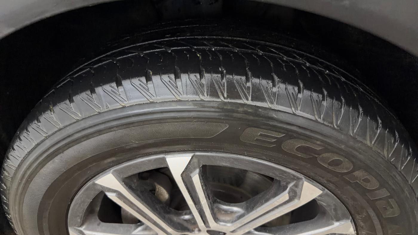 2023 Mahindra XUV700 AX 7 P MT 7 STR, Petrol, Manual, 60,592 km, Left Front Tyre Tread