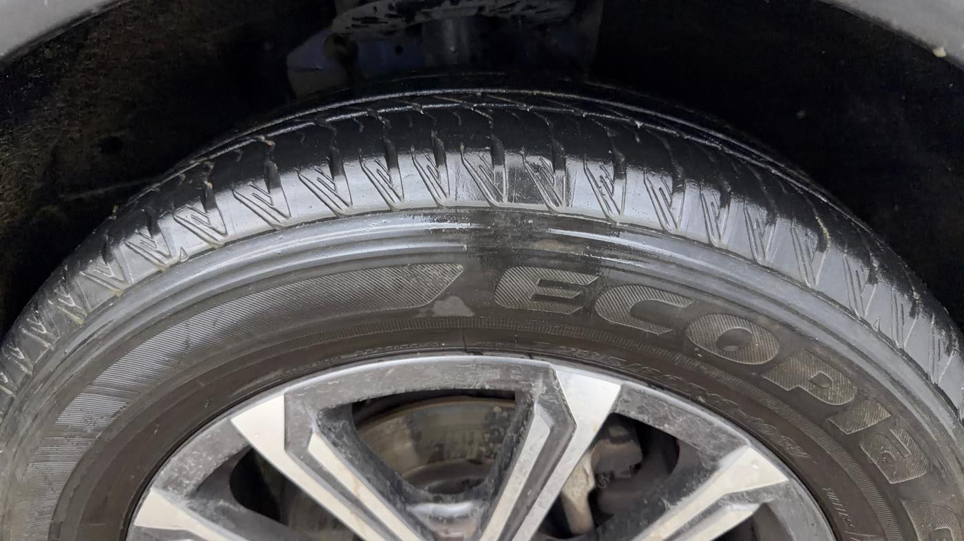 2023 Mahindra XUV700 AX 7 P MT 7 STR, Petrol, Manual, 60,592 km, Right Front Tyre Tread