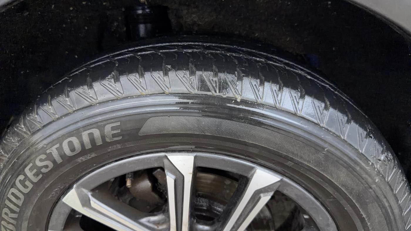 2023 Mahindra XUV700 AX 7 P MT 7 STR, Petrol, Manual, 60,592 km, Right Rear Tyre Tread
