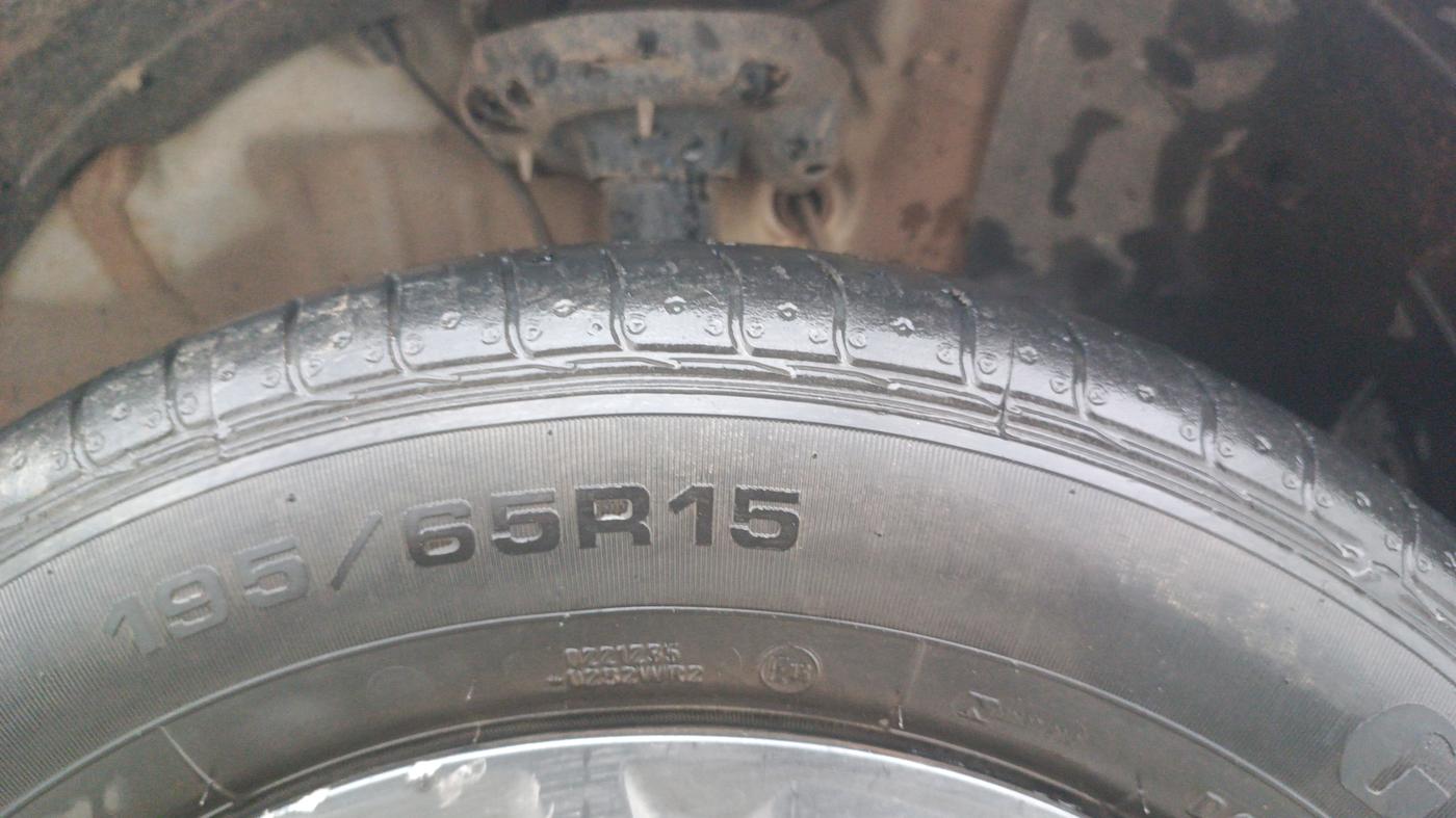 2024 Hyundai VENUE SX 1.2 PETROL, Petrol, Manual, 20,652 km, Right Front Tyre Tread