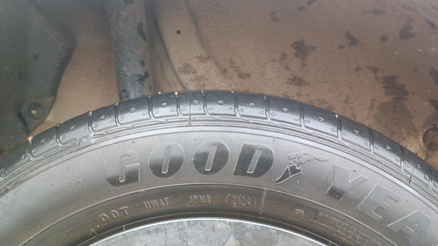 2024 Hyundai VENUE SX 1.2 PETROL, Petrol, Manual, 20,652 km, Right Rear Tyre Tread