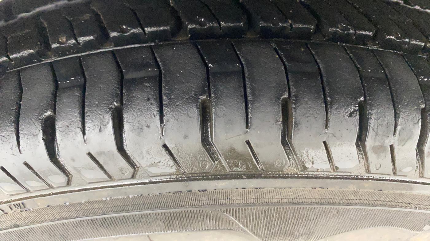 2016 Hyundai Eon ERA +, Petrol, Manual, 33,155 km, Right Rear Tyre Tread
