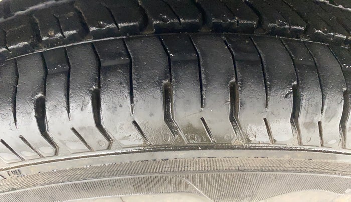 2016 Hyundai Eon ERA +, Petrol, Manual, 32,471 km, Right Rear Tyre Tread