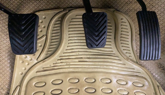 2016 Hyundai Eon ERA +, Petrol, Manual, 32,471 km, Pedals