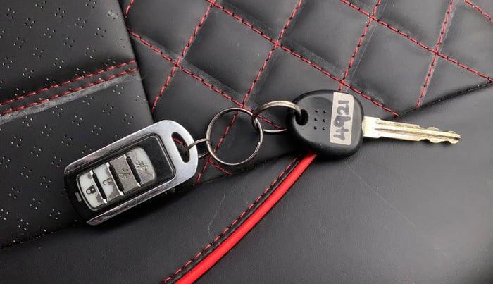 2016 Hyundai Eon ERA +, Petrol, Manual, 32,471 km, Key Close Up