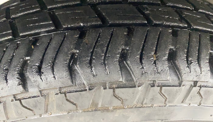 2016 Hyundai Eon ERA +, Petrol, Manual, 32,471 km, Left Front Tyre Tread