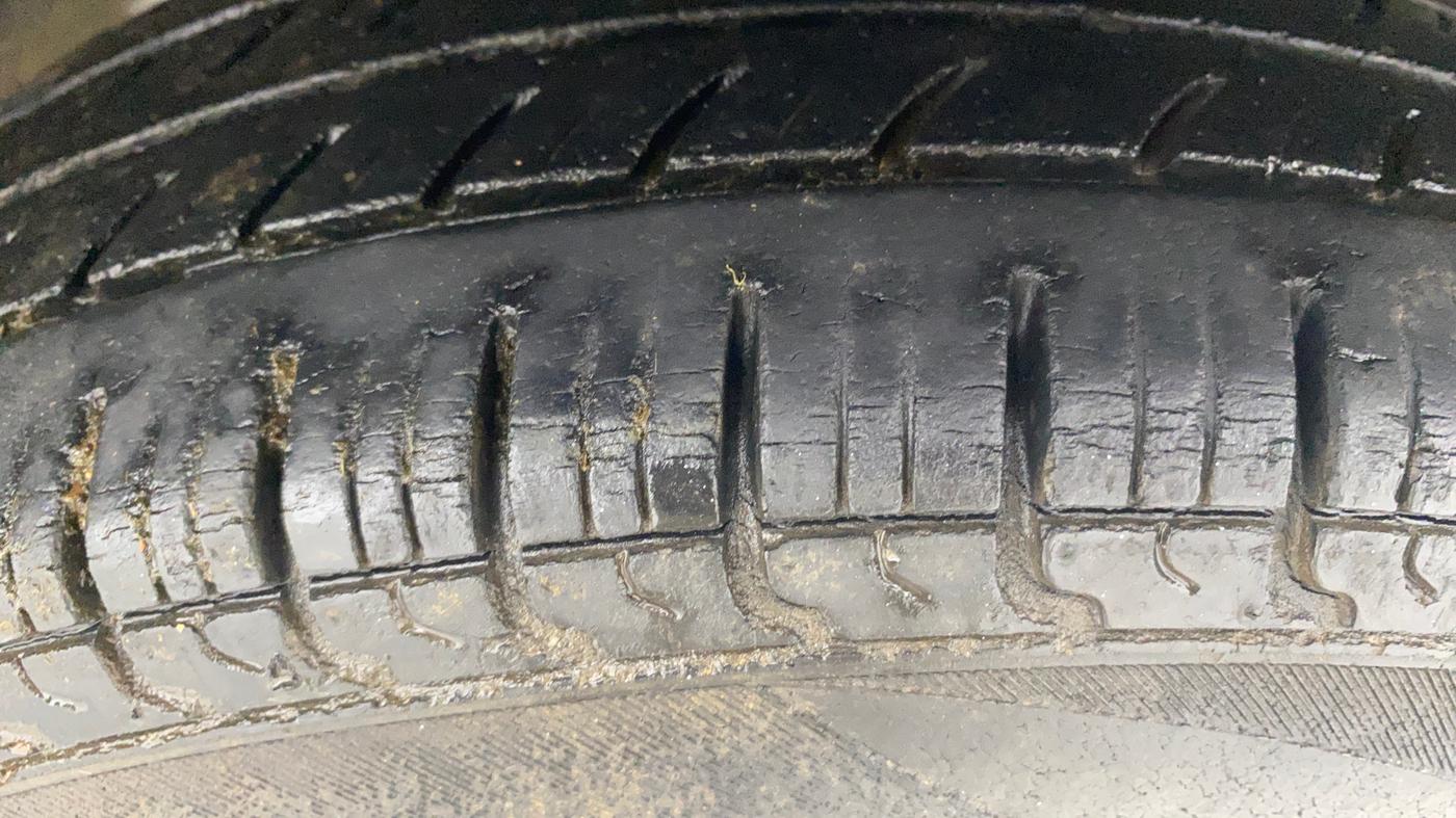 2016 Hyundai Eon ERA +, Petrol, Manual, 33,155 km, Left Rear Tyre Tread
