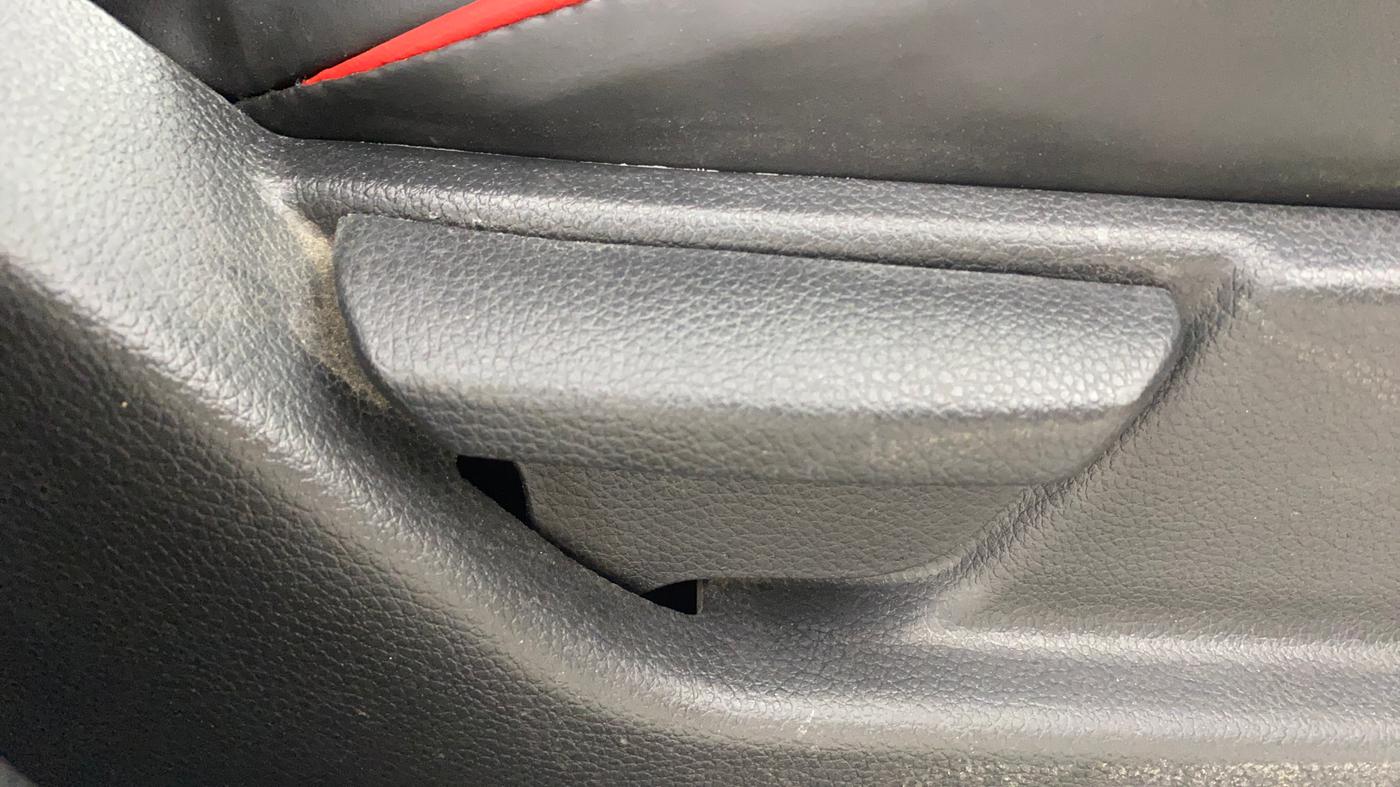 2016 Hyundai Eon ERA +, Petrol, Manual, 33,155 km, Driver Side Adjustment Panel