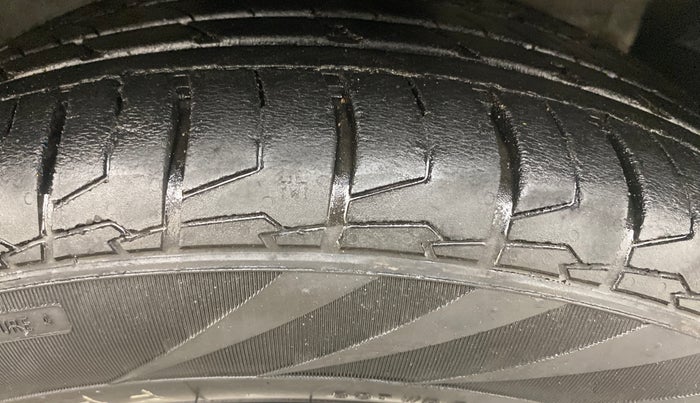 2018 Hyundai Creta SX (O) 1.6 PETROL, Petrol, Manual, 61,741 km, Right Front Tyre Tread