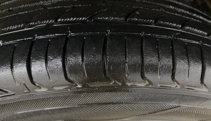 2014 Maruti Wagon R 1.0 VXI, Petrol, Manual, 42,704 km, Left Rear Tyre Tread