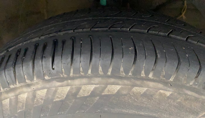 2018 Maruti Swift VXI, Petrol, Manual, 76,848 km, Right Front Tyre Tread