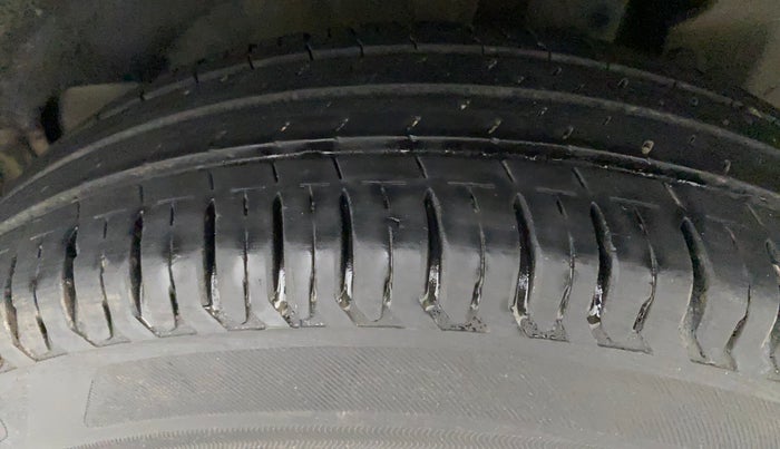 2018 Maruti Swift VXI, Petrol, Manual, 76,848 km, Left Rear Tyre Tread