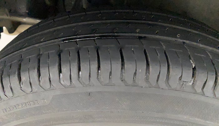 2018 Maruti Swift VXI, Petrol, Manual, 76,848 km, Right Rear Tyre Tread