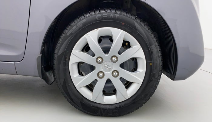 2017 Hyundai Eon MAGNA PLUS, Petrol, Manual, 30,511 km, Right Front Wheel