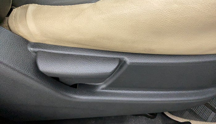 2017 Hyundai Eon MAGNA PLUS, Petrol, Manual, 30,511 km, Driver Side Adjustment Panel
