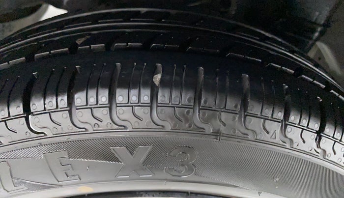 2017 Hyundai Eon MAGNA PLUS, Petrol, Manual, 30,511 km, Left Rear Tyre Tread