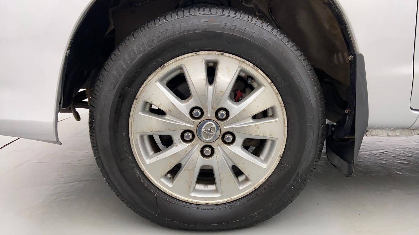 2010 Toyota Innova 2.5 V 8 STR, Diesel, Manual, 1,18,656 km, Left Front Wheel