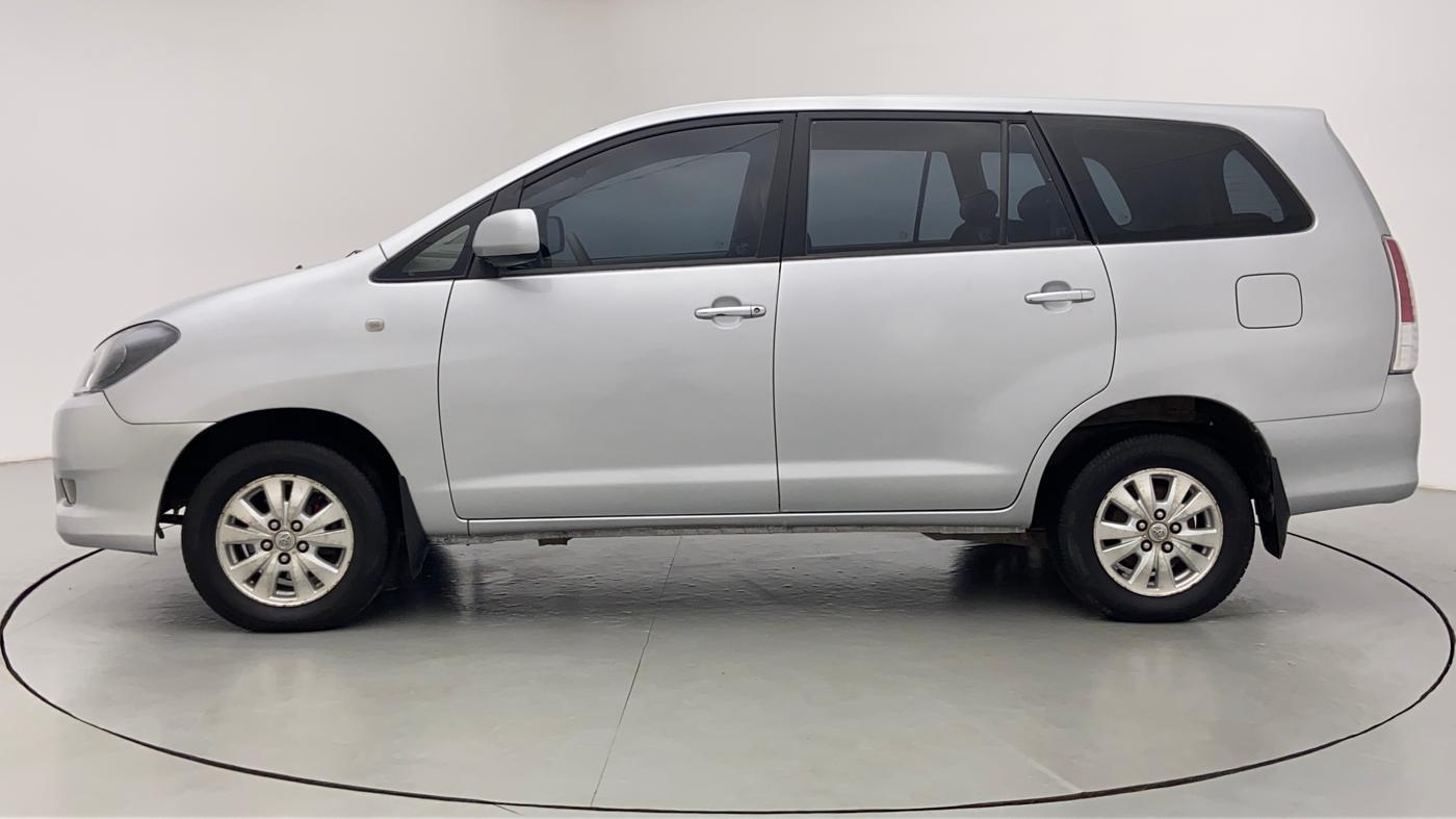 2010 Toyota Innova 2.5 V 8 STR, Diesel, Manual, 1,18,656 km, Left Side