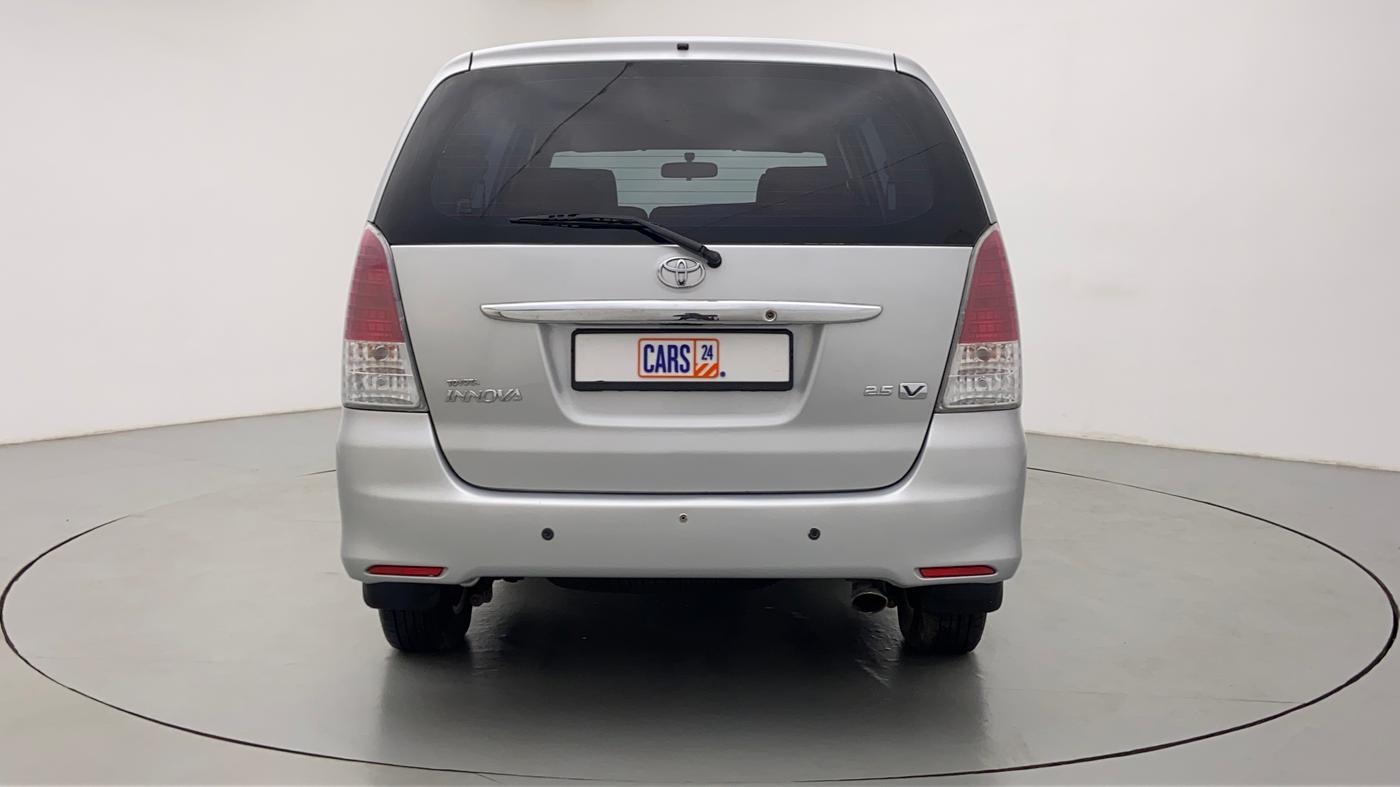 2010 Toyota Innova 2.5 V 8 STR, Diesel, Manual, 1,18,656 km, Back/Rear