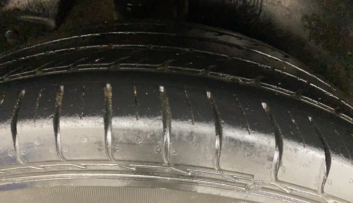 2017 Hyundai Creta SX PLUS AT 1.6 DIESEL, Diesel, Automatic, 96,995 km, Right Rear Tyre Tread