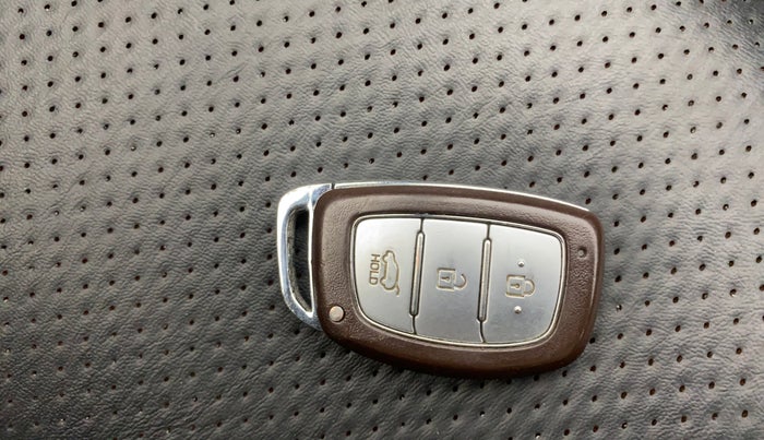 2017 Hyundai Creta SX PLUS AT 1.6 DIESEL, Diesel, Automatic, 96,995 km, Key Close Up