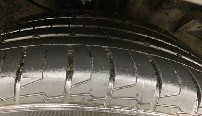 2017 Hyundai Creta SX PLUS AT 1.6 DIESEL, Diesel, Automatic, 96,995 km, Right Front Tyre Tread