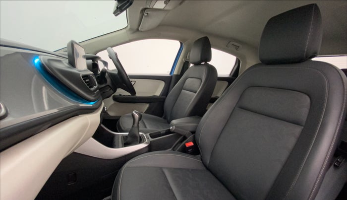 2021 Tata ALTROZ XZ PLUS DIESEL, Diesel, Manual, 40,759 km, Right Side Front Door Cabin
