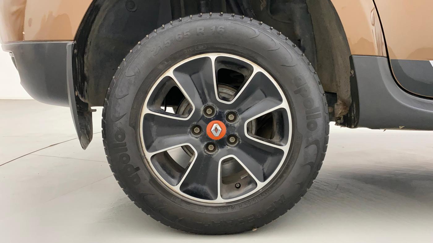 2017 Renault Duster RXL PETROL, Petrol, Manual, 31,958 km, Right Rear Wheel