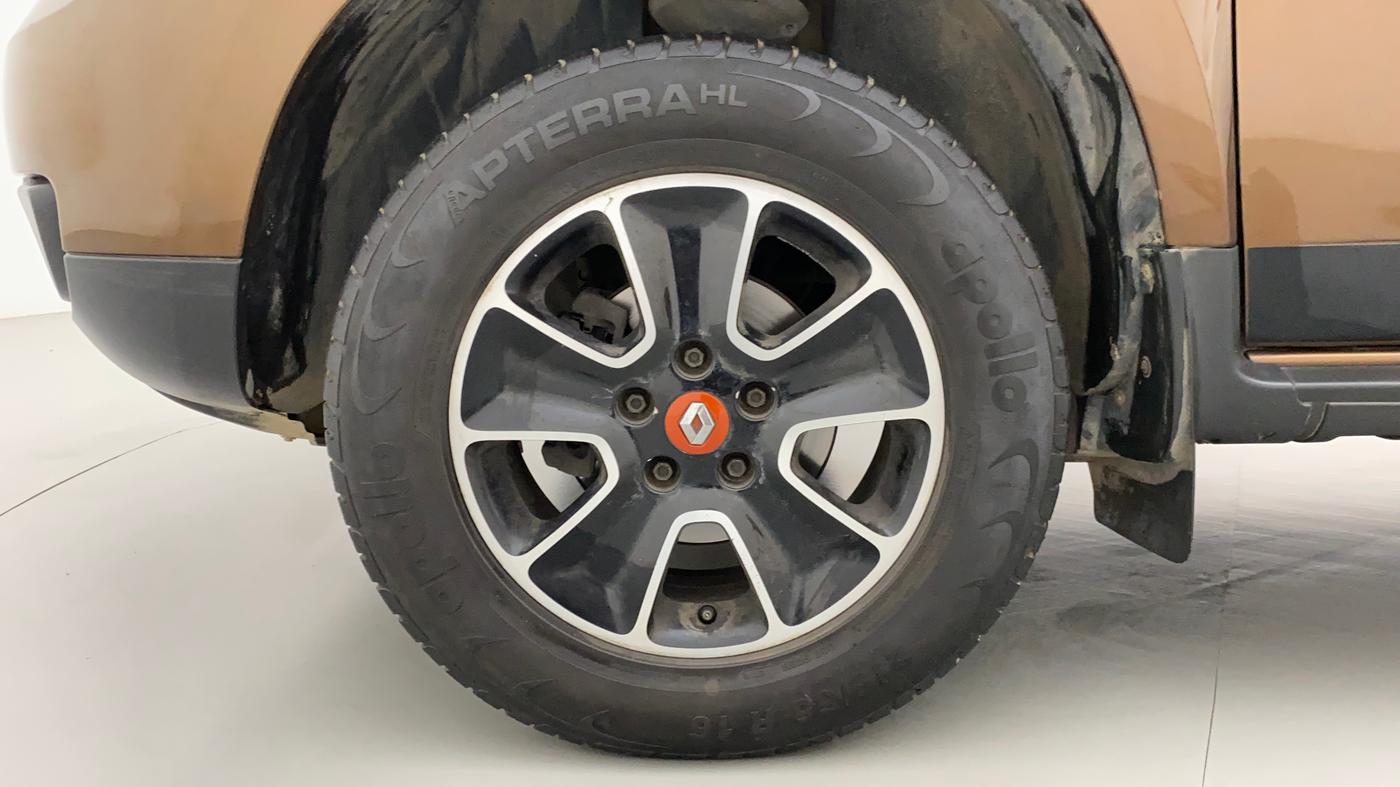 2017 Renault Duster RXL PETROL, Petrol, Manual, 31,958 km, Left Front Wheel