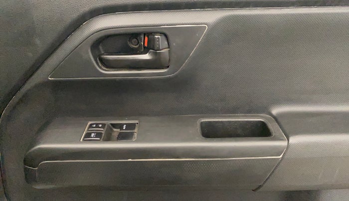 2020 Maruti New Wagon-R LXI CNG 1.0, CNG, Manual, 1,10,515 km, Driver Side Door Panels Control