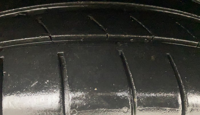 2016 Hyundai Verna 1.6 VTVT S, Petrol, Manual, 77,899 km, Left Front Tyre Tread