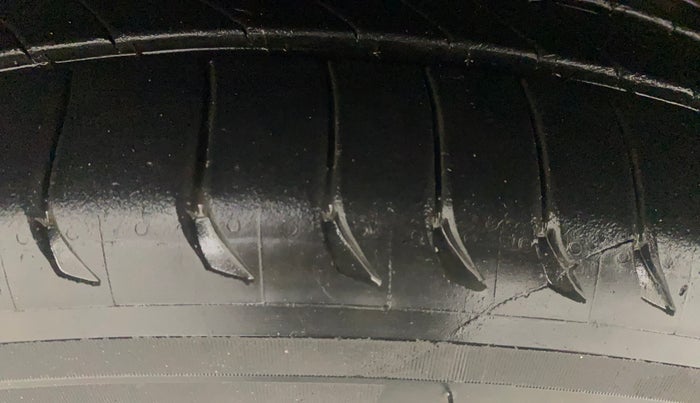 2020 KIA SELTOS GTX PLUS AT 1.5 DIESEL, Diesel, Automatic, 66,607 km, Left Front Tyre Tread