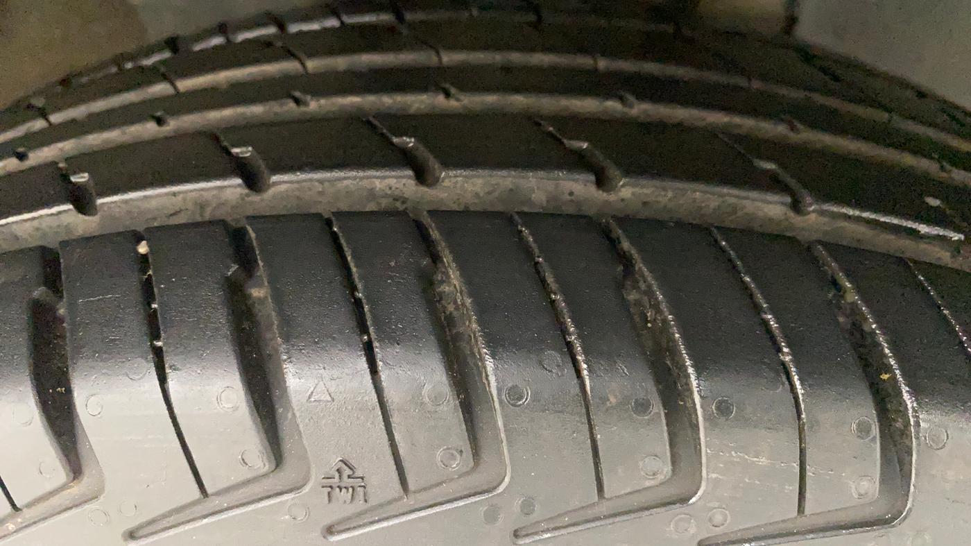 2017 Renault Kwid RXT 0.8 (O), Petrol, Manual, 49,595 km, Right Front Tyre Tread