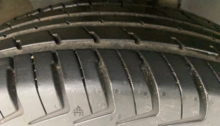 2017 Renault Kwid RXT 0.8 (O), Petrol, Manual, 49,595 km, Right Front Tyre Tread