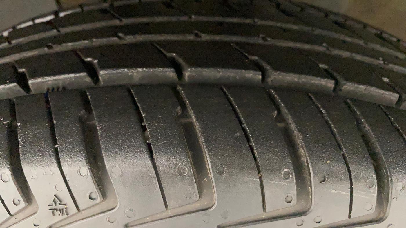 2017 Renault Kwid RXT 0.8 (O), Petrol, Manual, 49,595 km, Left Front Tyre Tread