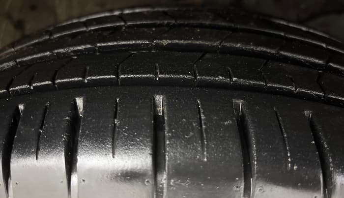 2022 Maruti Baleno ALPHA 1.2 AGS, Petrol, Automatic, 12,268 km, Right Front Tyre Tread