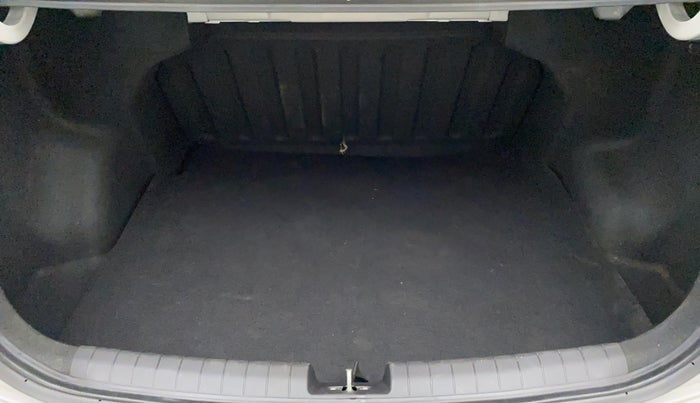 2014 Hyundai Xcent SX 1.2 (O), Petrol, Manual, 29,695 km, Boot Inside
