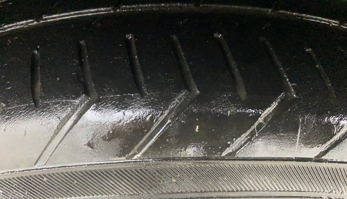 2015 Hyundai Xcent SX 1.2, Petrol, Manual, 1,20,441 km, Left Front Tyre Tread