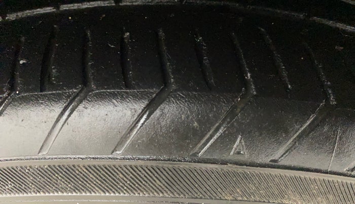 2015 Hyundai Xcent SX 1.2, Petrol, Manual, 1,20,441 km, Right Front Tyre Tread