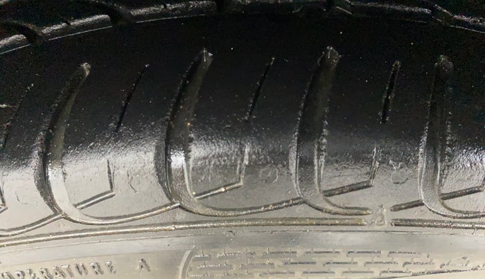 2015 Hyundai Xcent SX 1.2, Petrol, Manual, 1,20,441 km, Right Rear Tyre Tread