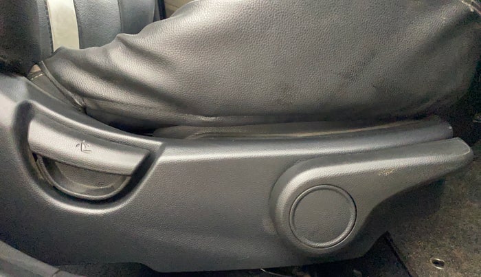 2015 Hyundai Xcent SX 1.2, Petrol, Manual, 1,20,441 km, Driver Side Adjustment Panel