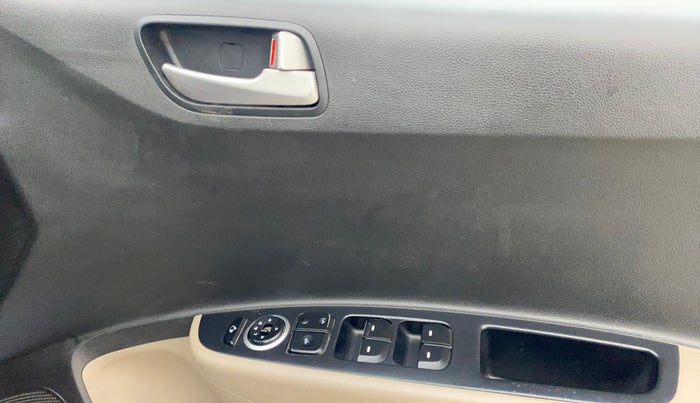 2015 Hyundai Xcent SX 1.2, Petrol, Manual, 1,20,441 km, Driver Side Door Panels Control