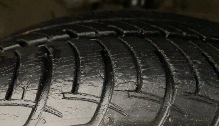 2017 Maruti Celerio VXI AMT (O), Petrol, Automatic, 36,982 km, Right Front Tyre Tread