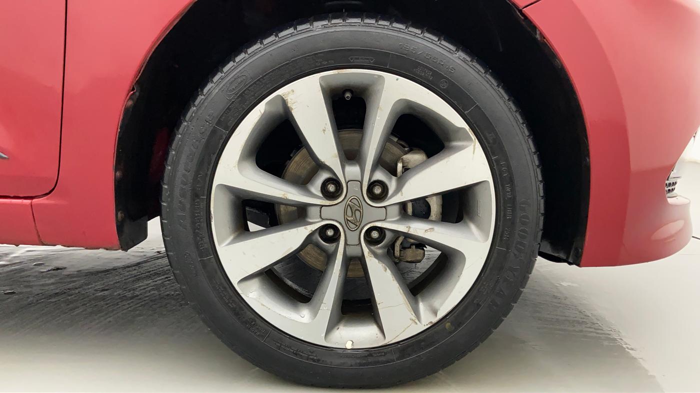 2014 Hyundai Elite i20 SPORTZ (O) 1.4, Diesel, Manual, 73,924 km, Right Front Wheel