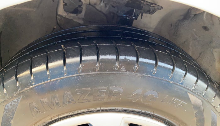 2015 Hyundai Elite i20 MAGNA 1.4 CRDI, Diesel, Manual, 1,42,570 km, Left Front Tyre Tread