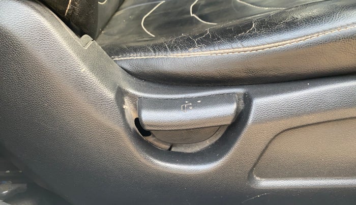 2015 Hyundai Elite i20 MAGNA 1.4 CRDI, Diesel, Manual, 1,42,570 km, Driver Side Adjustment Panel