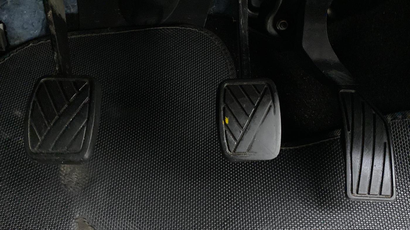 2015 Maruti Swift VXI D, Petrol, Manual, 54,070 km, Pedals